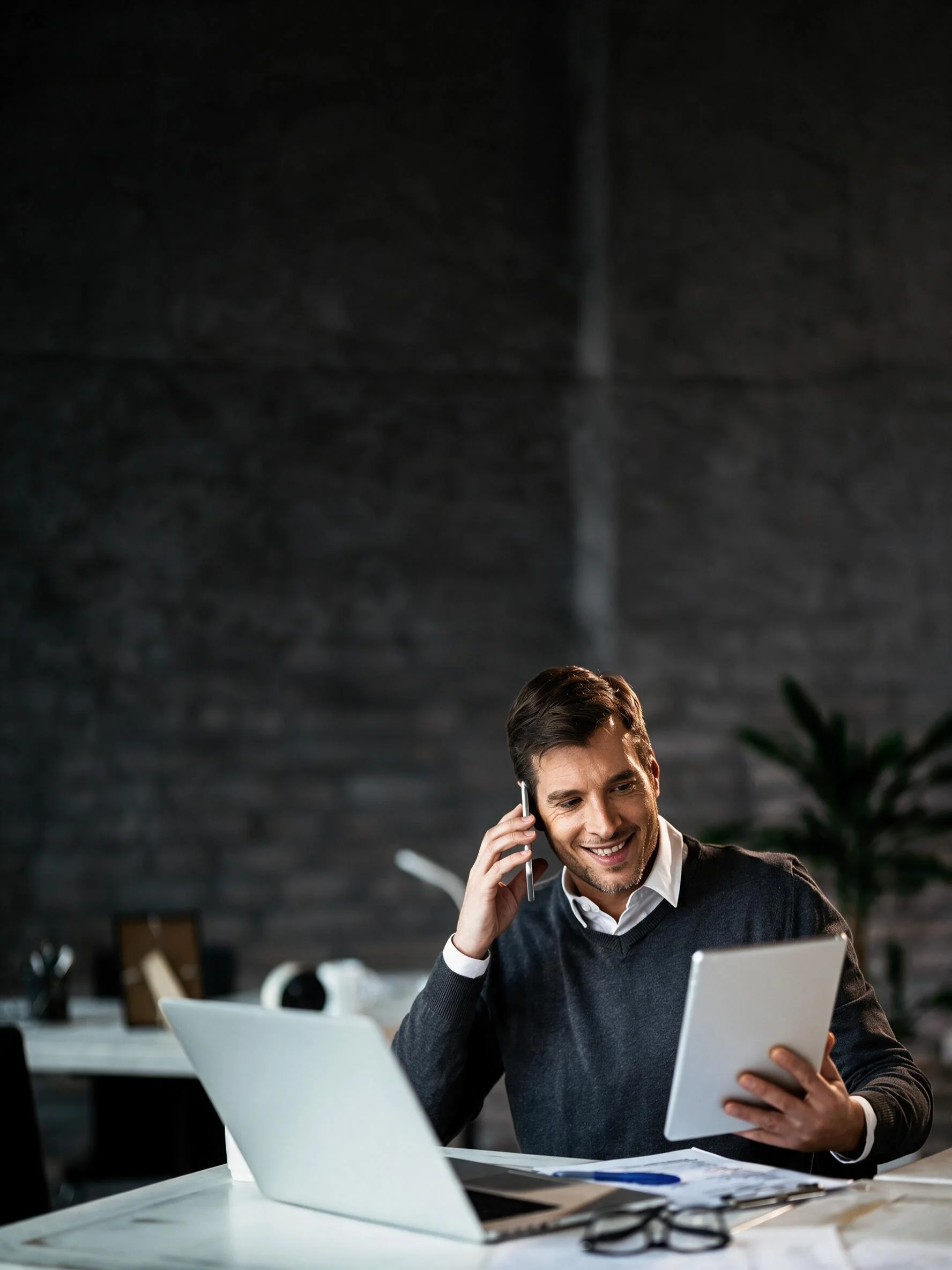 Introducing broker speaking with clients